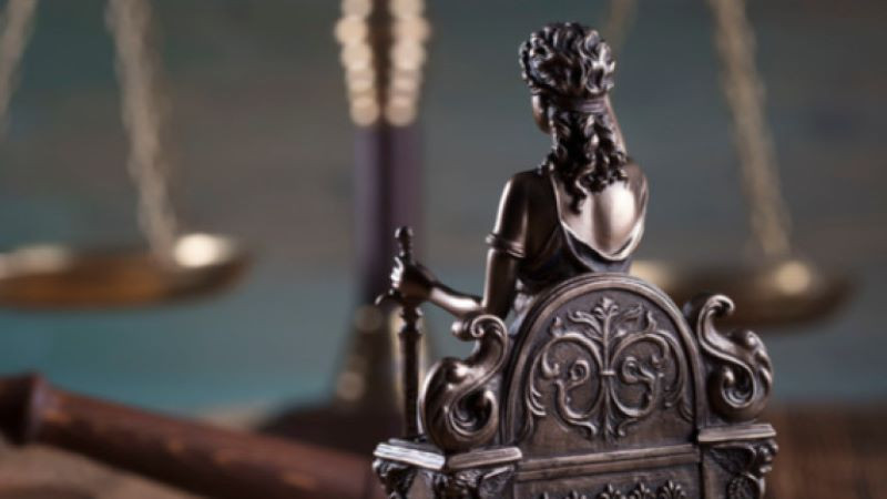 Съдят за хулиганство мъж, изпочупил вратите и прозорците на съда във Велинград